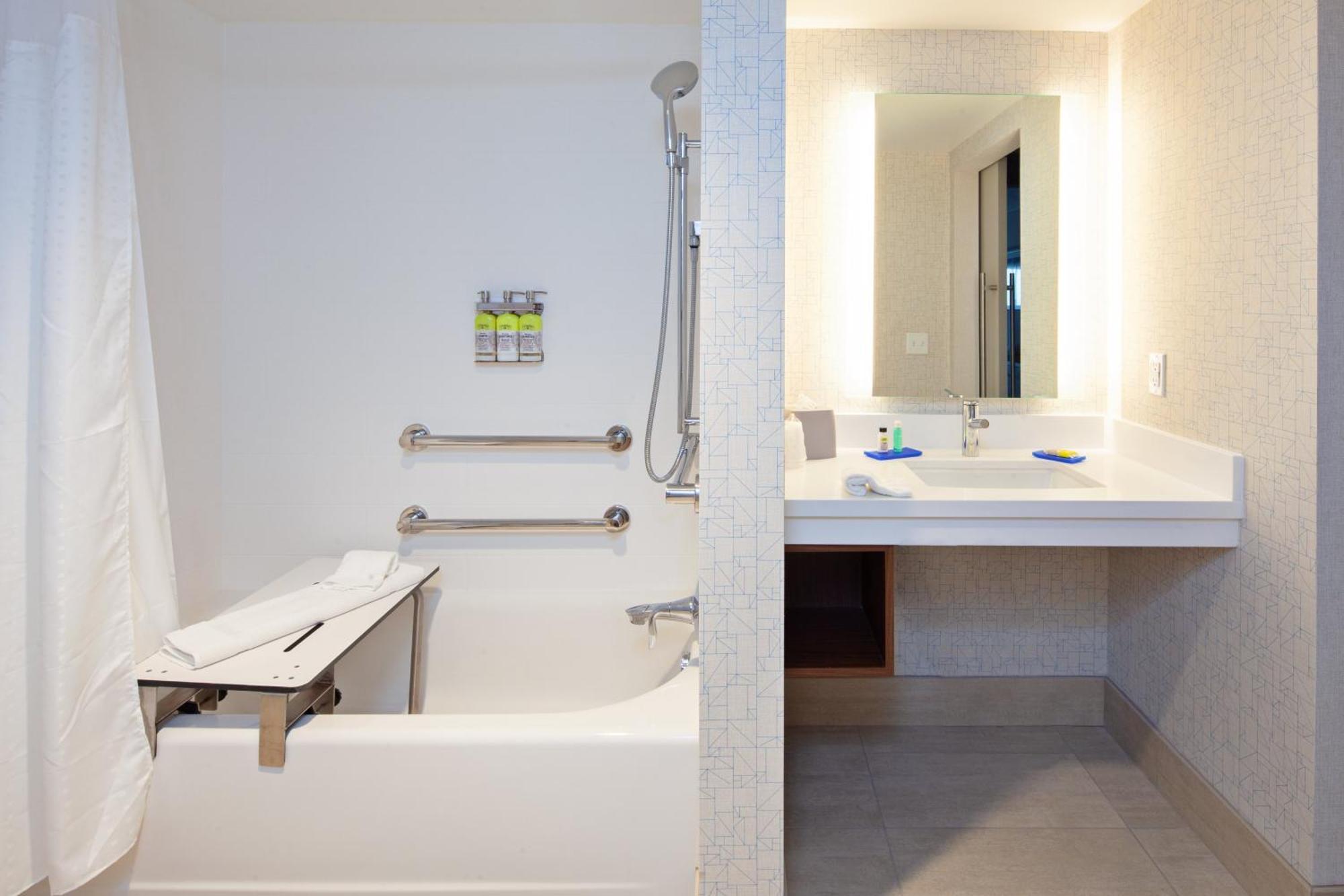 Holiday Inn Express Hotel & Suites Ventura Harbor By Ihg Екстериор снимка