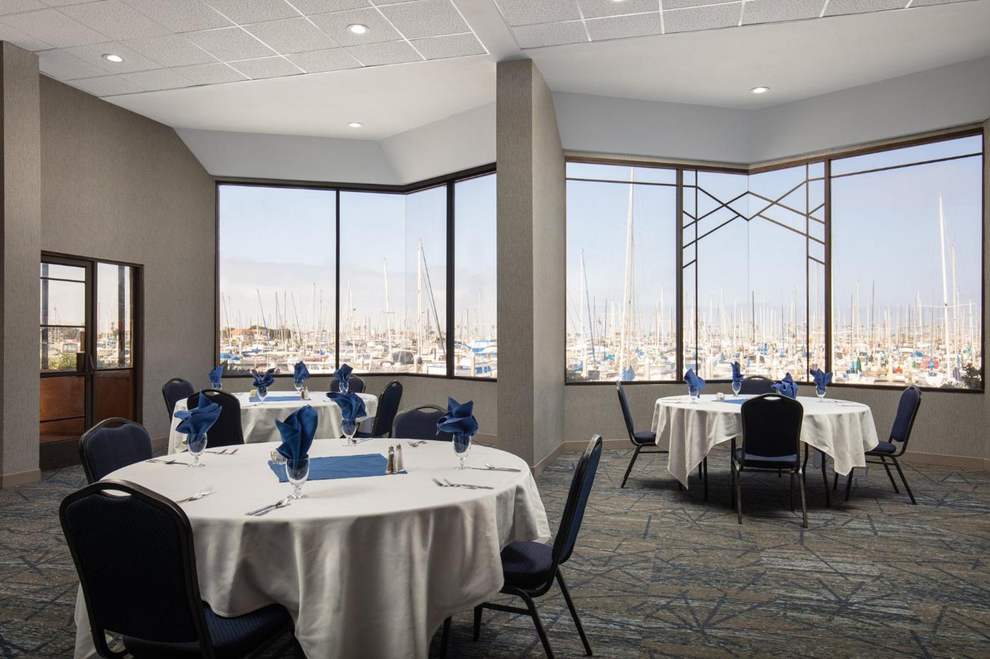 Holiday Inn Express Hotel & Suites Ventura Harbor By Ihg Екстериор снимка