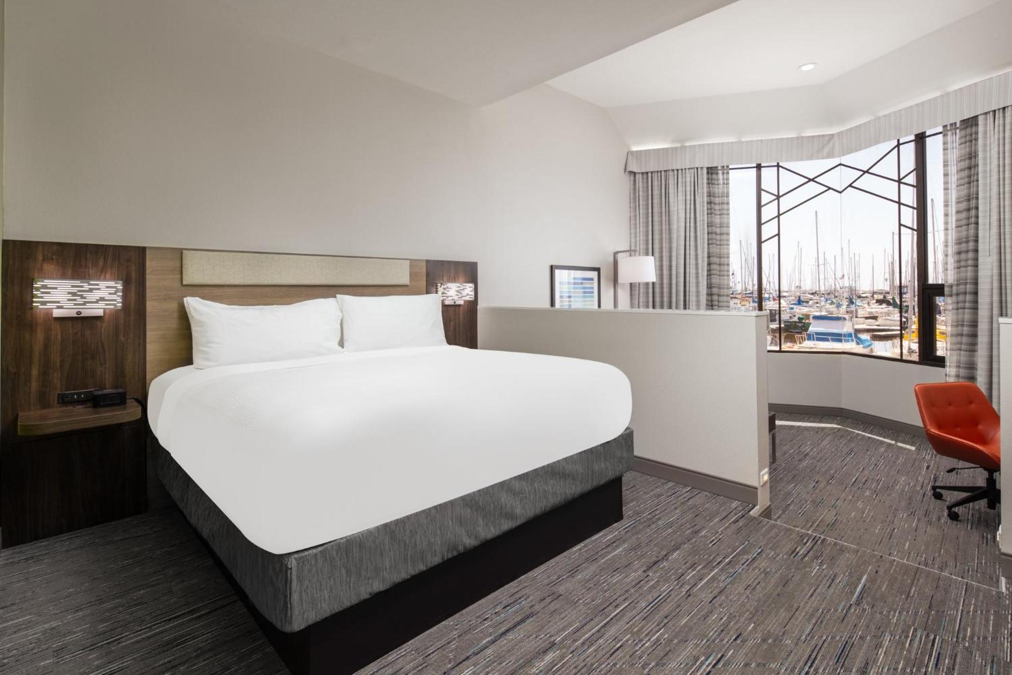 Holiday Inn Express Hotel & Suites Ventura Harbor By Ihg Екстериор снимка