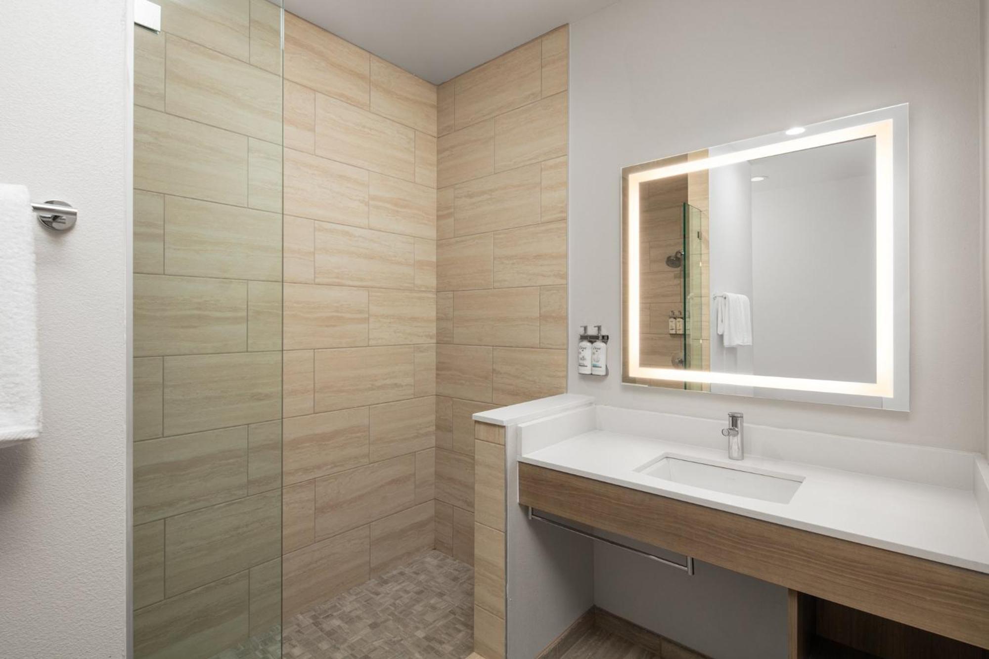 Holiday Inn Express Hotel & Suites Ventura Harbor By Ihg Екстериор снимка