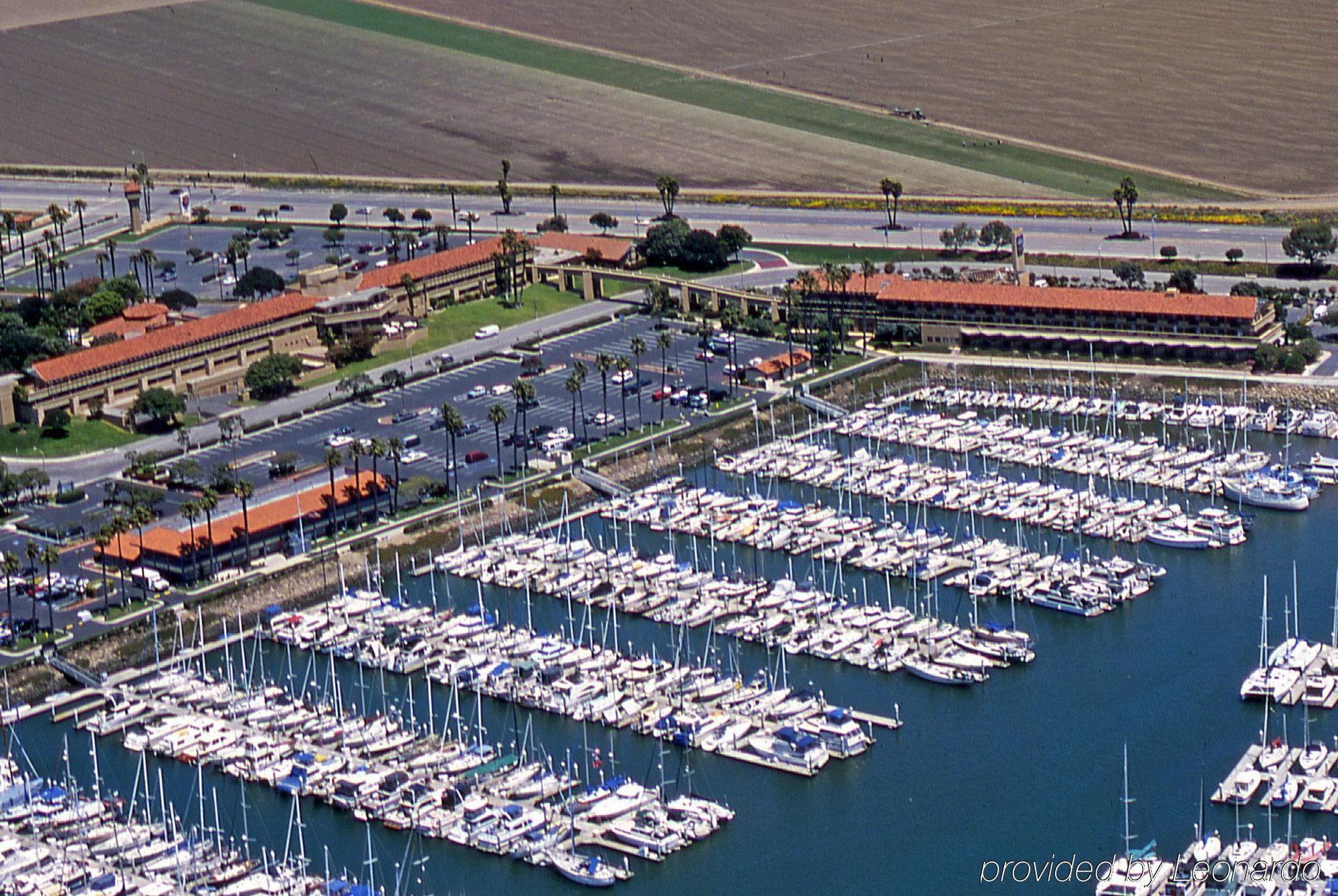 Holiday Inn Express Hotel & Suites Ventura Harbor By Ihg Екстериор снимка