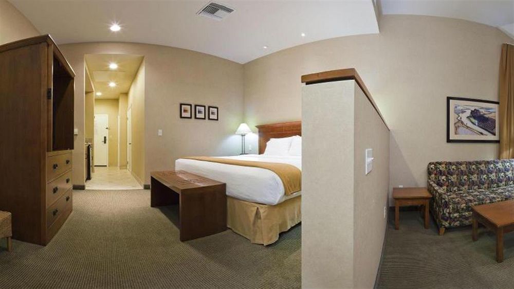 Holiday Inn Express Hotel & Suites Ventura Harbor By Ihg Екстериор снимка