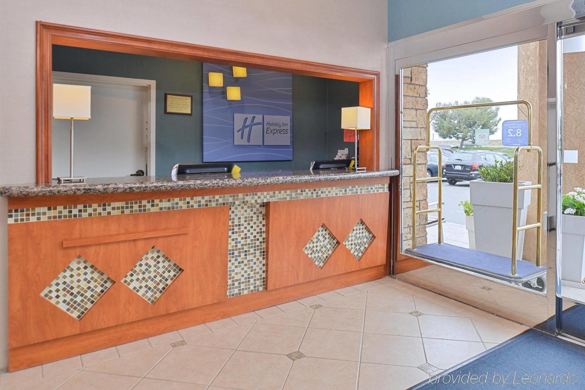 Holiday Inn Express Hotel & Suites Ventura Harbor By Ihg Екстериор снимка