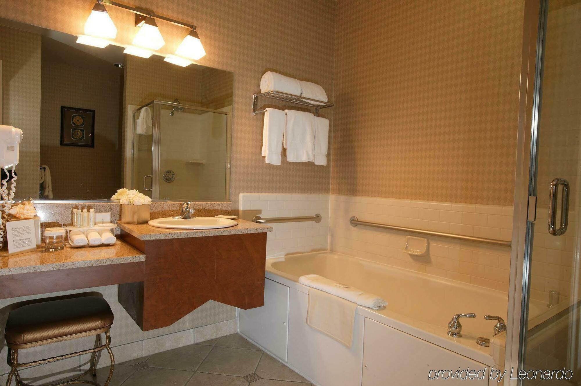 Holiday Inn Express Hotel & Suites Ventura Harbor By Ihg Екстериор снимка